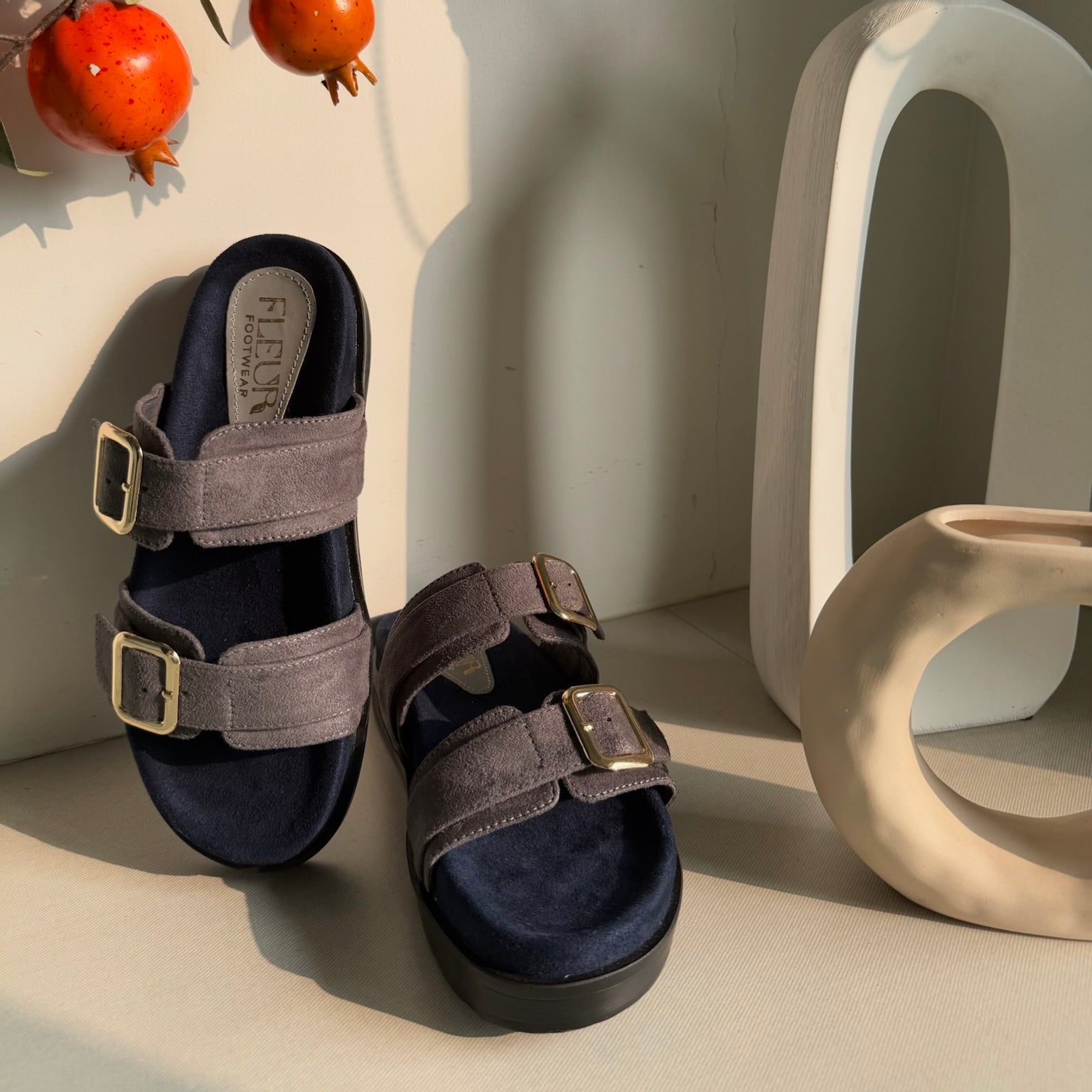 Oxford - The Ultimate Buckle Strap Sliders